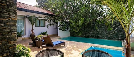 Outdoor pool, pool loungers