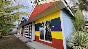 Design Single Room, 1 Single Bed | Desk, iron/ironing board