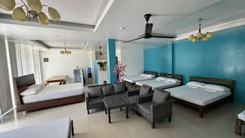 Chambre Familiale, plusieurs lits, en bord de plage | Bureau, fer et planche Ă repasser