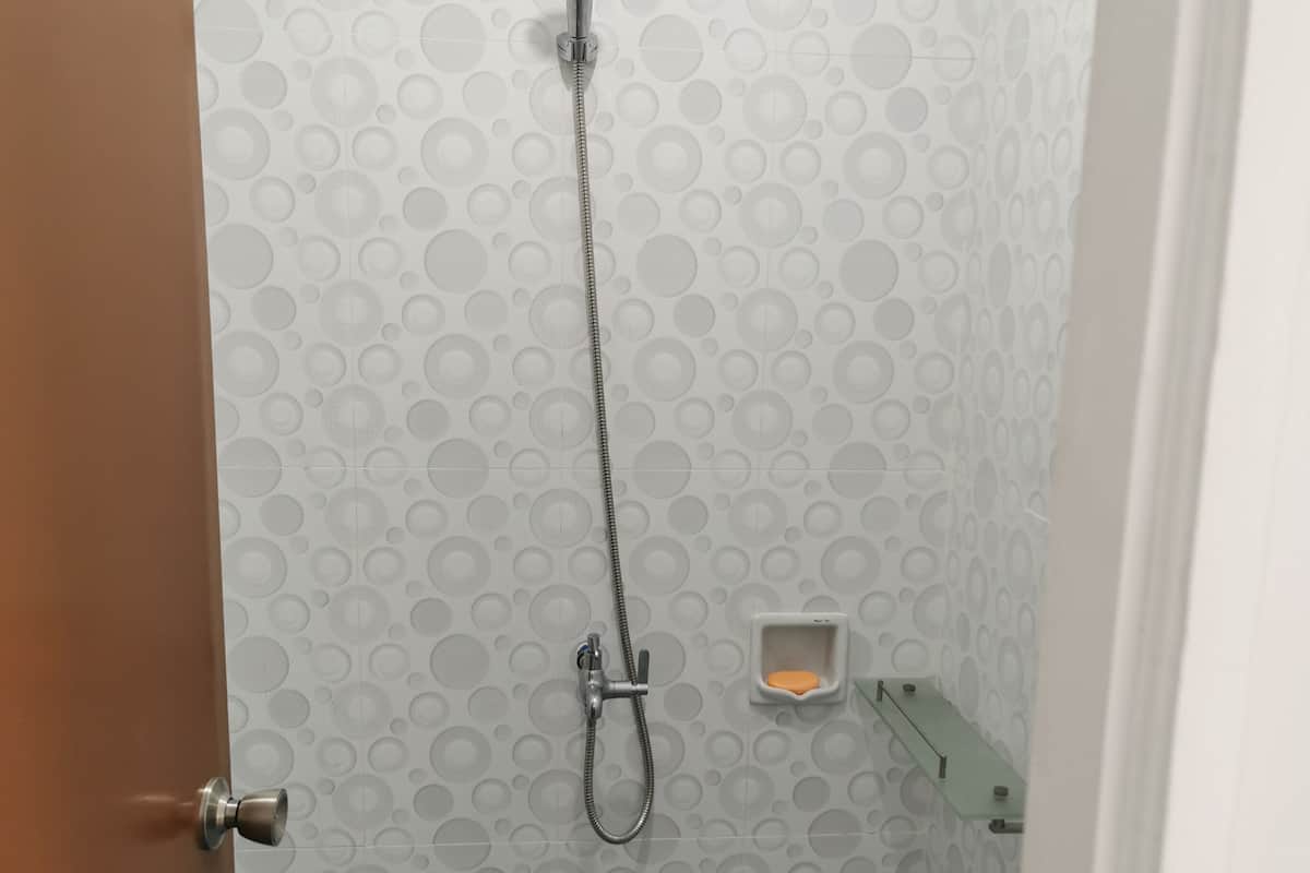 Family Room, Multiple Beds, Beachside | Bathroom | Shower, free toiletries, hair dryer (on request), towels