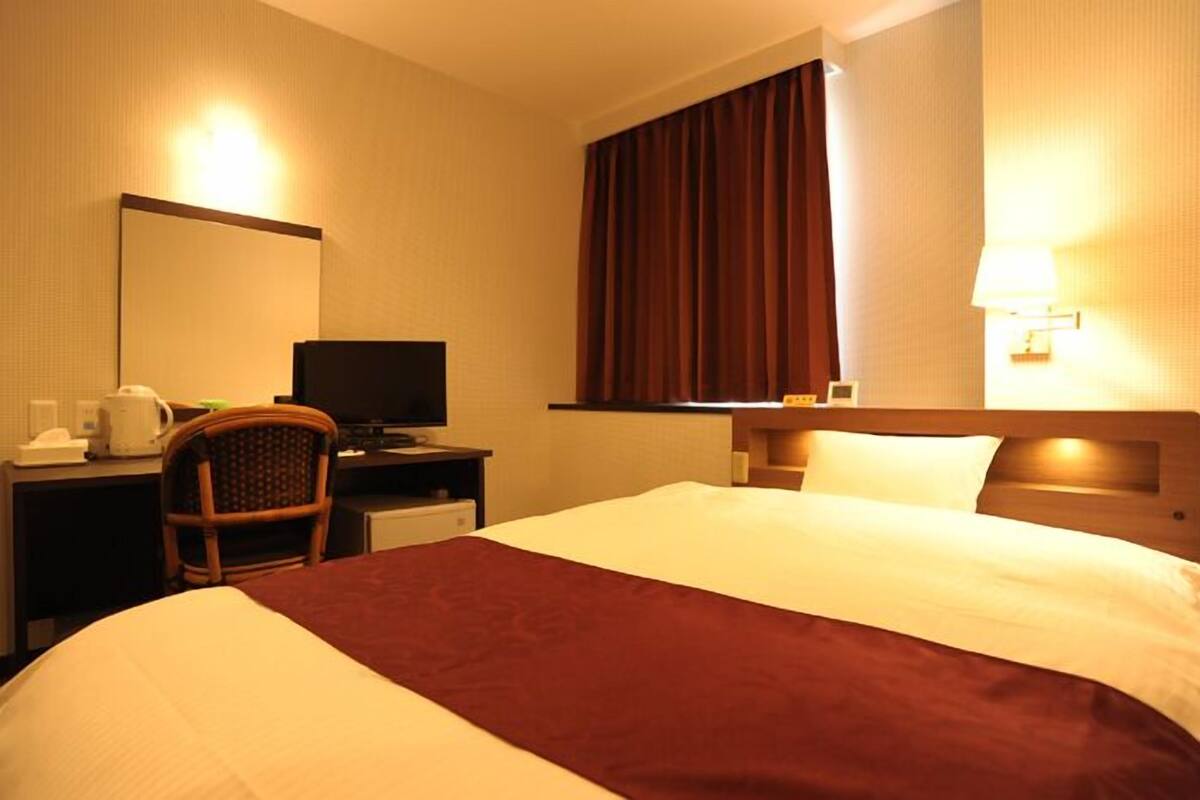 Free WiFi, bed sheets, wheelchair access
