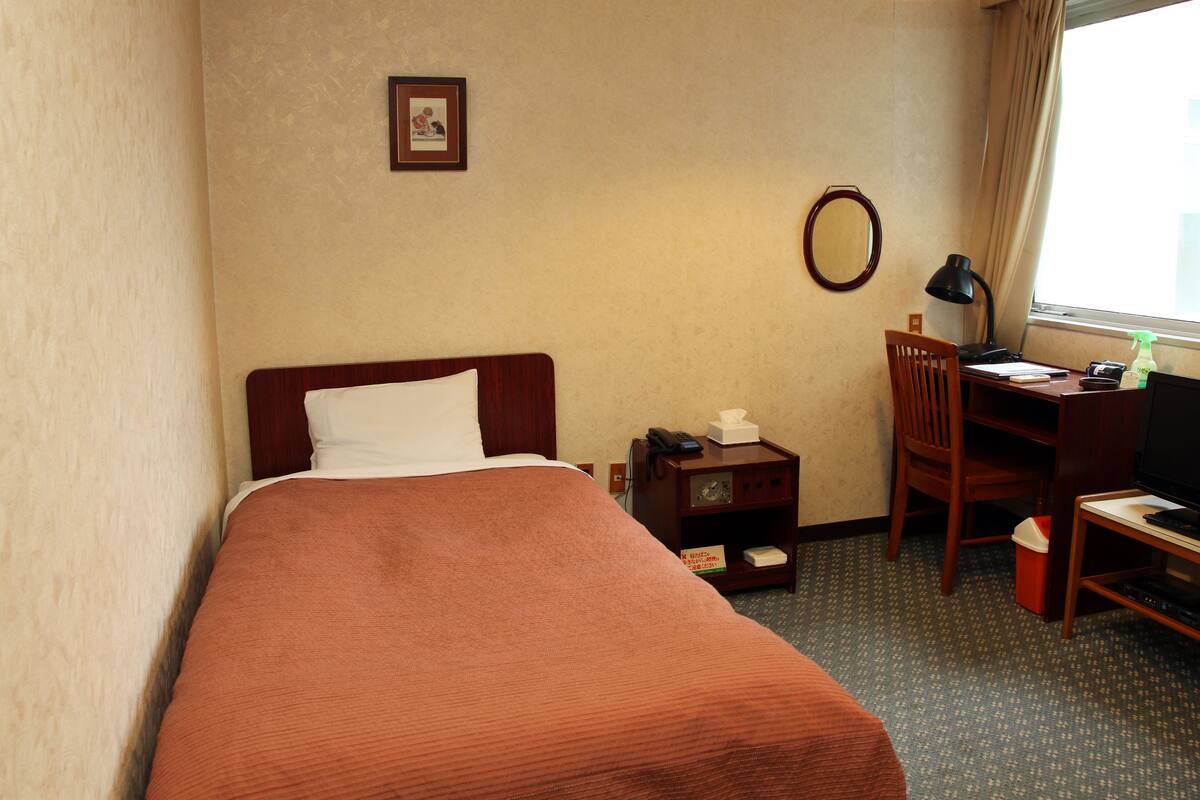 Free WiFi, bed sheets, wheelchair access