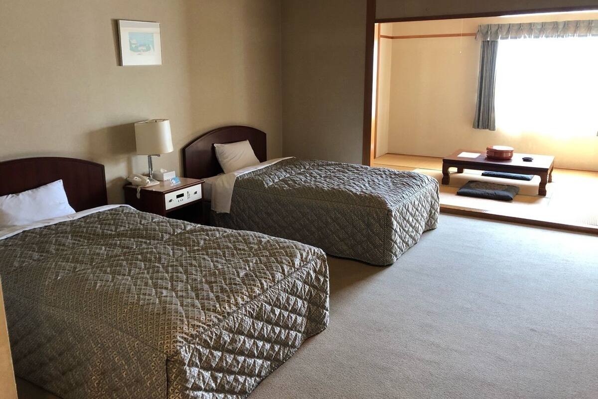 Free WiFi, bed sheets, wheelchair access