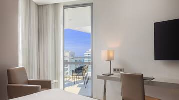 Caja de seguridad en la habitación y escritorio