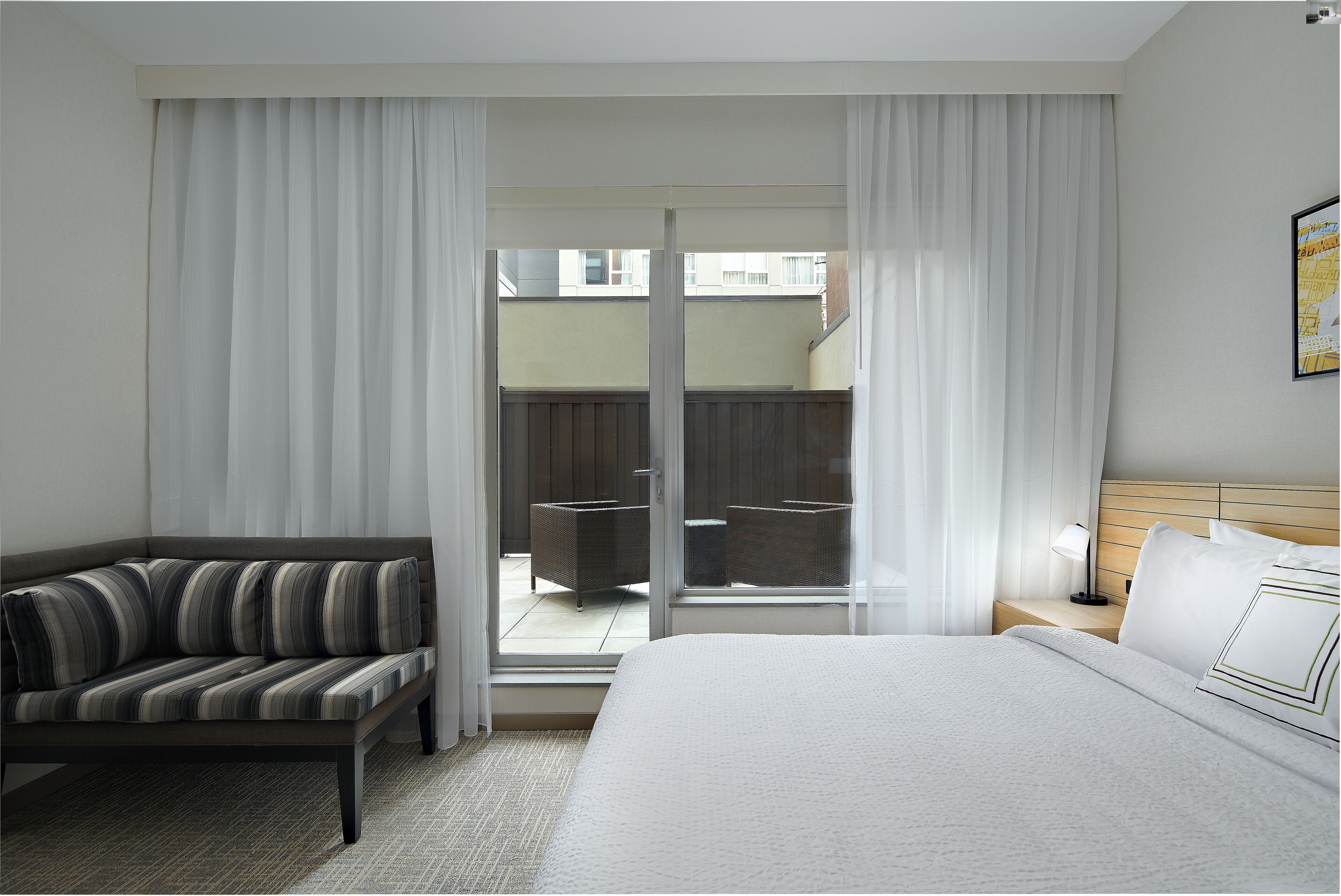 إطلالة على الفناء