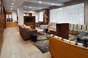 Lobby-lounge