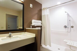 Shower, free toiletries, hair dryer, towels - Fairfield Inn & Suites by Marriott Fort Lauderdale Downtown (Fort Lauderdale)