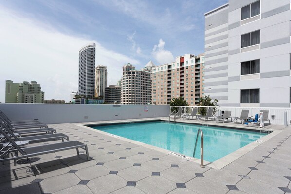 Outdoor pool - Fairfield Inn & Suites by Marriott Fort Lauderdale Downtown (Fort Lauderdale)