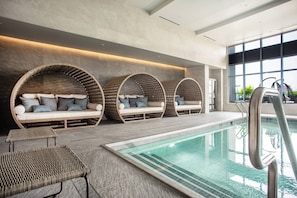 Indoor pool - The Row Hotel at Assembly Row, Autograph Collection (Somerville)