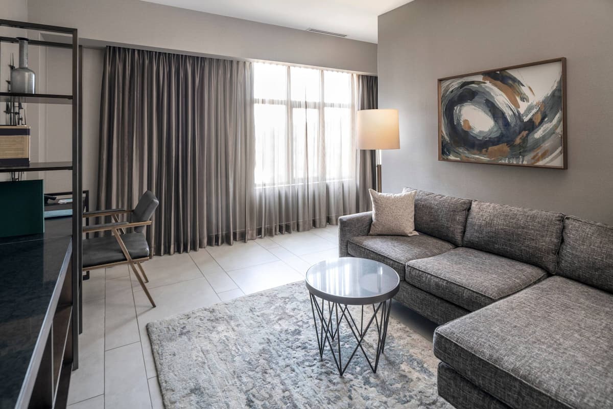 Suite, 1 chambre, en angle | Coin séjour