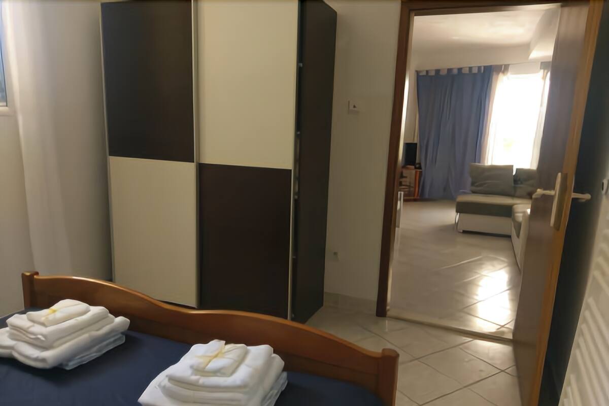 Economy-Apartment, 2 Schlafzimmer, Meerblick | 1 Schlafzimmer, Schreibtisch, schallisolierte Zimmer