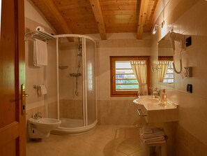 淋浴設備、免費梳洗用品、風筒、拖鞋