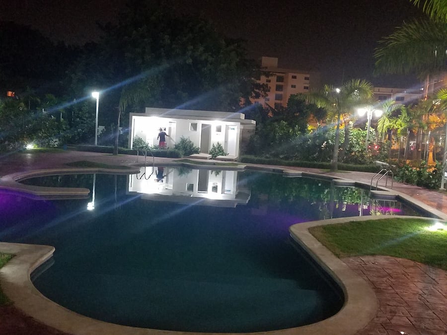 AuĂenpool, LiegestĂŒhle