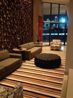 Lobby sitting area - Flat em Hotel (Recife)