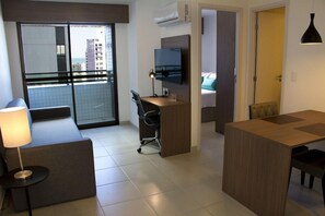 公寓, 多張床 | 客廳 | 平面電視