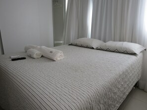 Apartamento, varias camas | 2 dormitorios, escritorio, tabla de planchar con plancha