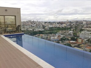 Outdoor pool, an infinity pool - Flat em Hotel (Recife)