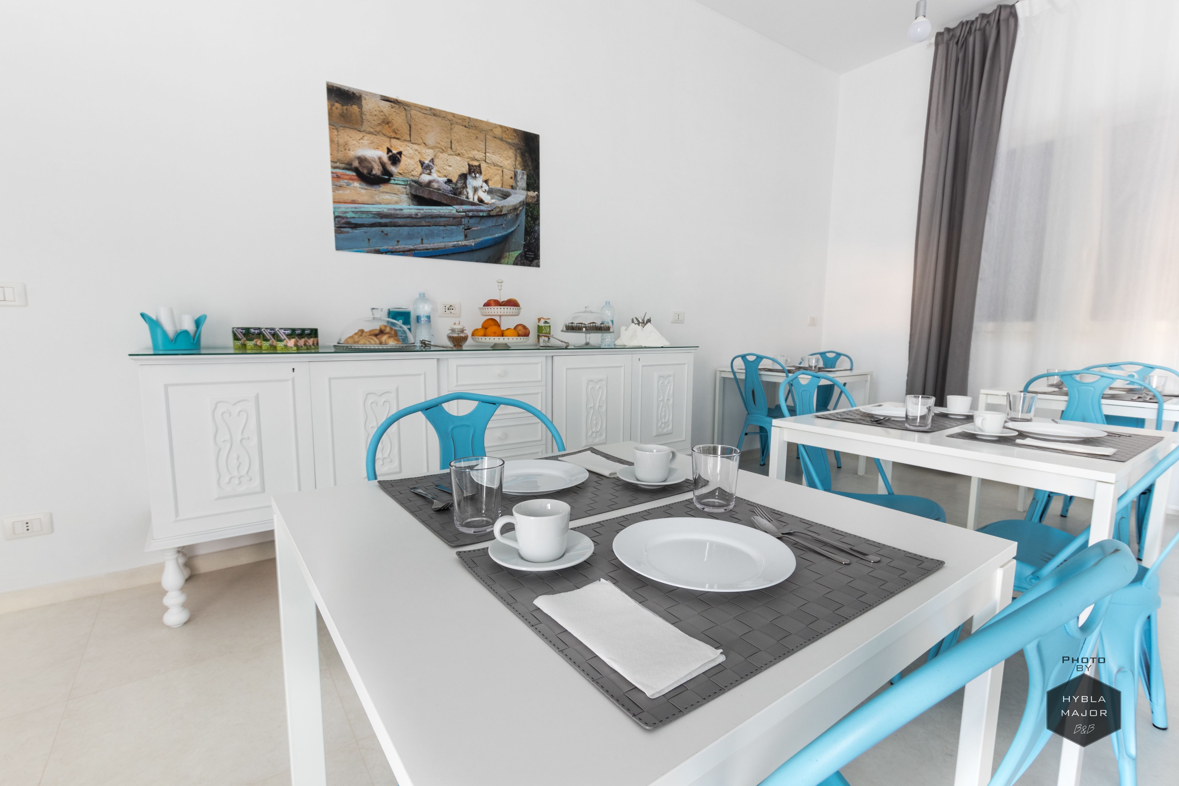 Petit déjeuner composé de spécialités régionales (5 EUR par personne)