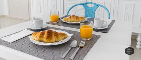 每日供應當地料理早餐 (每人 EUR5)