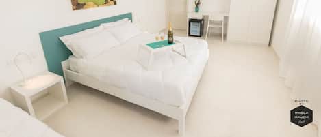 Triple Room, Ensuite, Tower | Desk, iron/ironing board, free WiFi, bed sheets