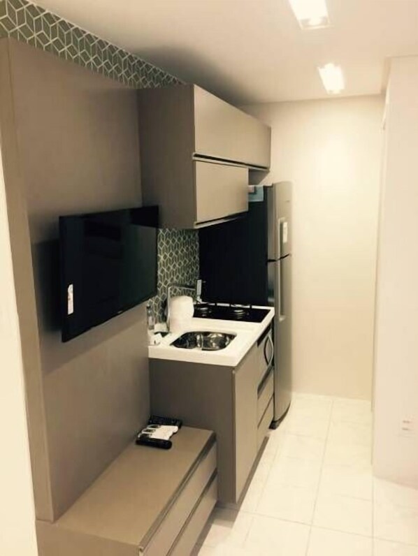 Refrigerador, microondas, cafetera/tetera