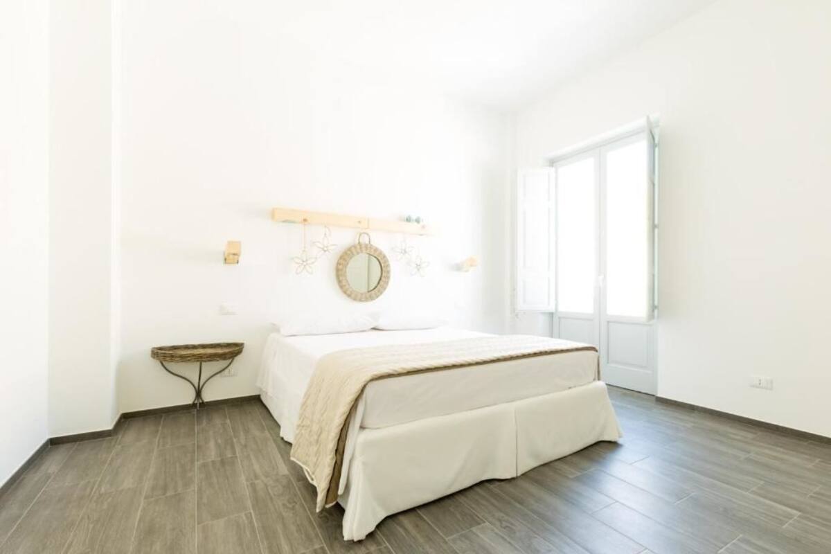 Tweepersoonskamer, balkon | Een bureau, babybedden, extra bedden, gratis wifi