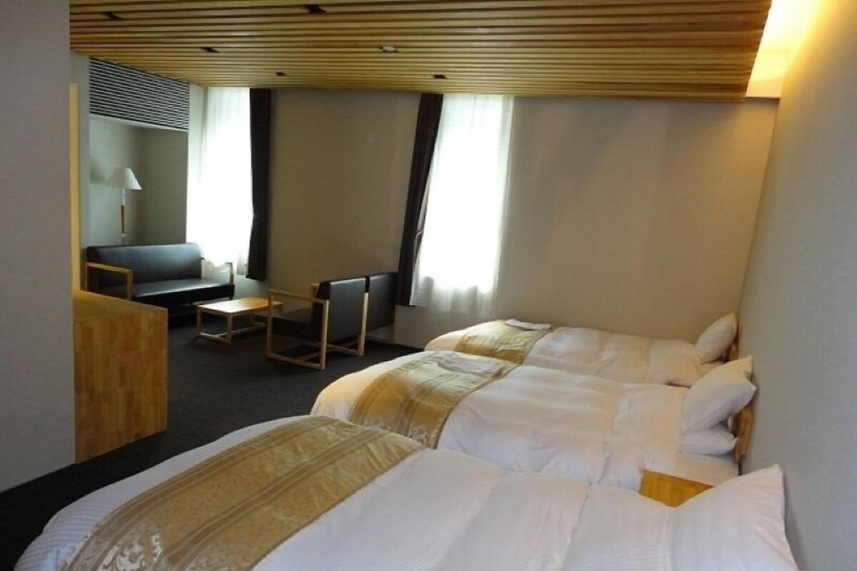 Verdunkelungsvorhänge, Bügeleisen/Bügelbrett, kostenloses WLAN