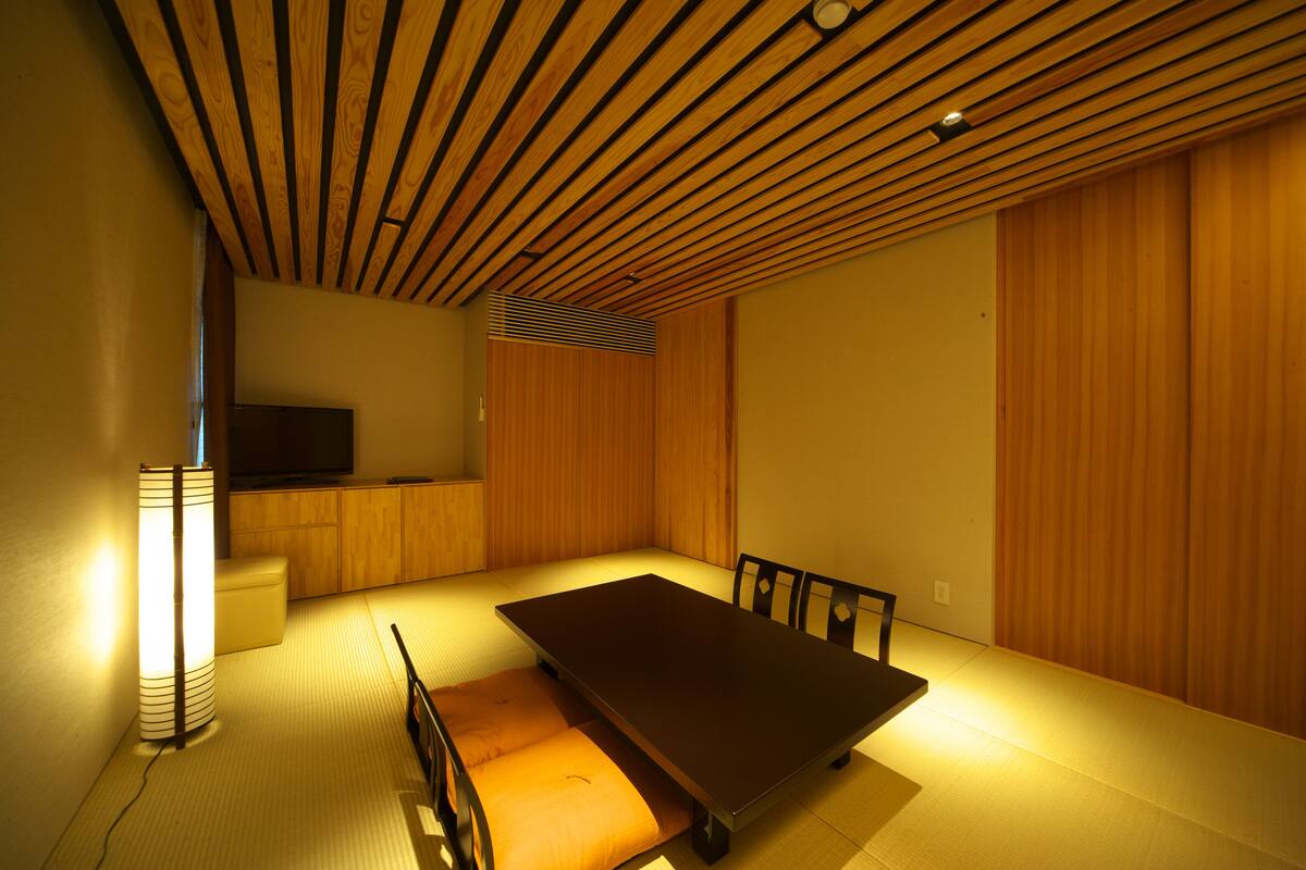 Verdunkelungsvorhänge, Bügeleisen/Bügelbrett, kostenloses WLAN