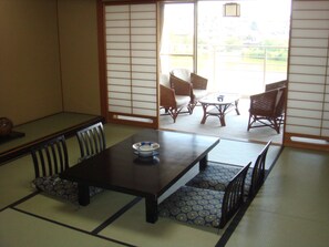 Kamar Tradisional (Japanese Style) | Brankas dan Wi-Fi gratis