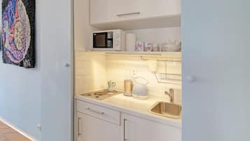 Superior Studio | Private kitchen | Fridge, microwave, coffee/tea maker, electric kettle