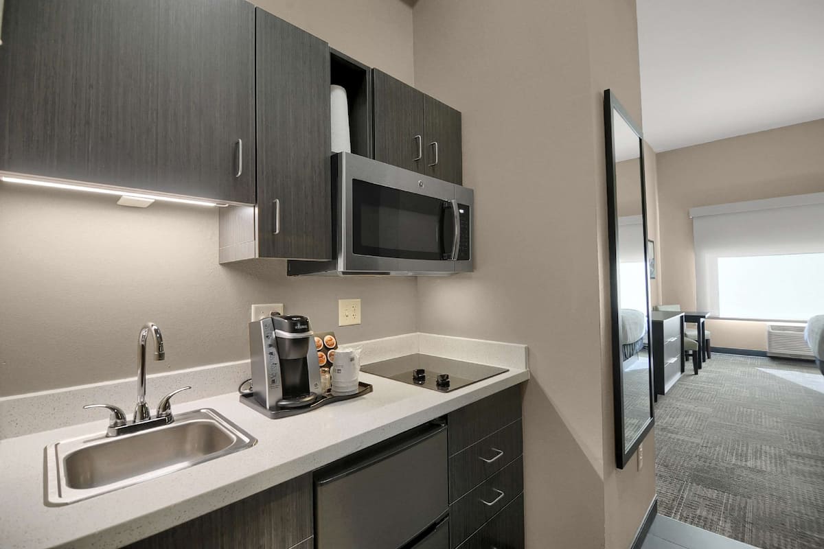 in-room safe, desk, iron/ironing board, free wifi