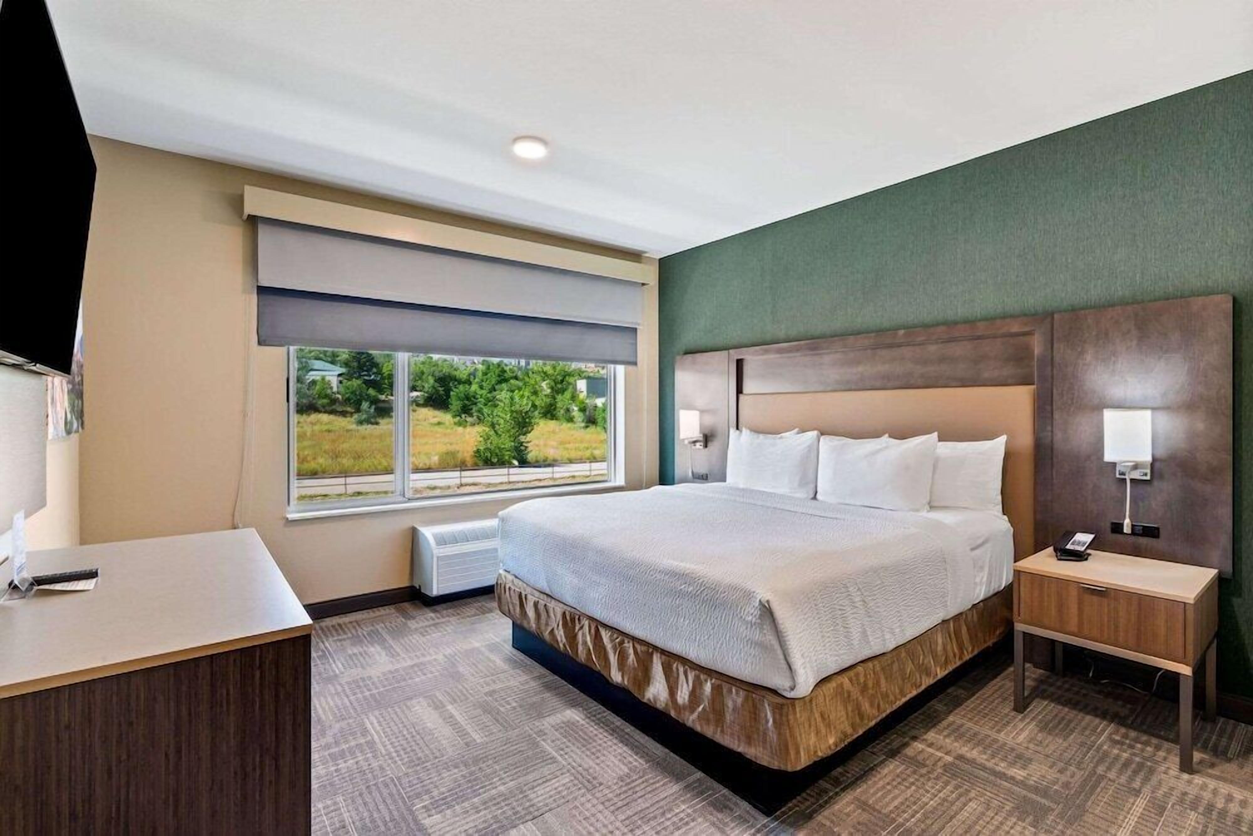 In-room safe, desk, laptop workspace, iron/ironing board