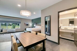 In-room safe, desk, laptop workspace, iron/ironing board - Best Western Plus Fillmore Inn & Suites (Colorado Springs)