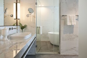 Suite, 1 dormitori | Caixa forta a l'habitació i cortines opaques 