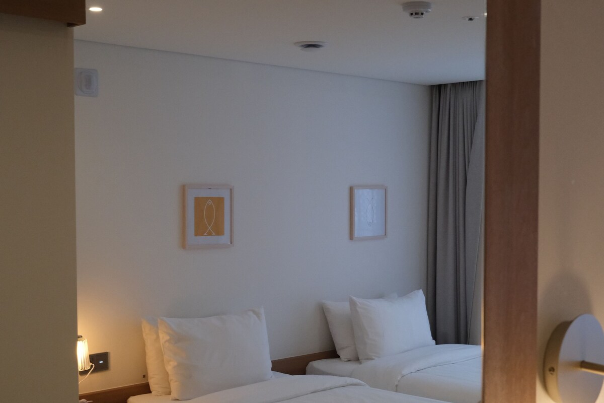 Standard Twin Room | In-room safe, blackout drapes, soundproofing