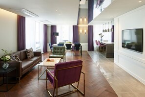 Newv Suite | In-room safe, blackout curtains, soundproofing, iron/ironing board