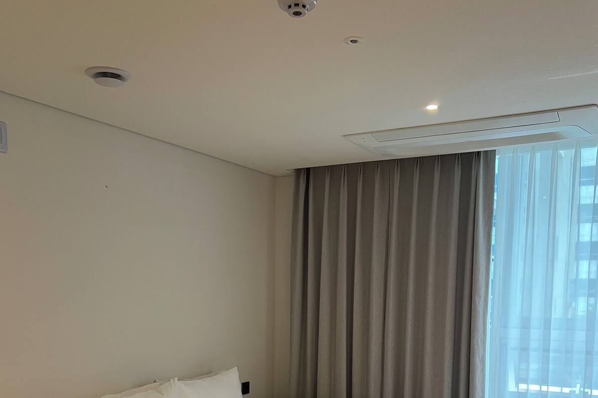 标准双人房 | 客房内保险箱、遮光窗帘、隔音、熨斗/熨板