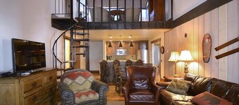 Ski-In/Out Remodeled Condo Next to Slopes! Dog Friendly, Mtn Views, Fireplace