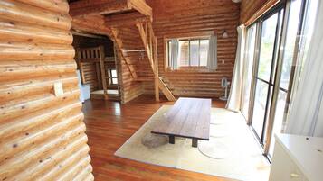 Family Cottage, 1 Bedroom, Mountainside | In-room dining