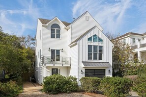 Exterior - 5BR Beach Home with Pool & Hot Tub & Rooftop Deck (Virginia Beach)