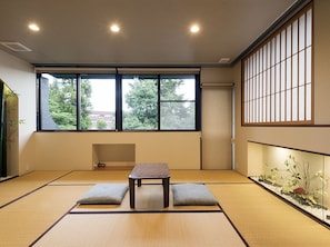 Private Vacation Home | 2 bedrooms, desk, soundproofing, free WiFi