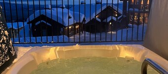 Smukke ski in / ski out hjem, centralt i landsbyen i Plaza på Ryggen.