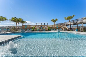 حمّام سباحة خارجي، حمّام سباحة مُدفَّأ