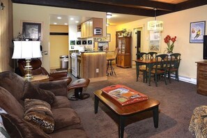 Televisio, takka, kirjoja