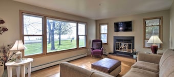 Casa encantadora de Neenah con porche en el lago Winnebago.