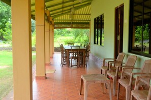 Balcony - Wilpattu Dilsara Holiday Resort (Pahala Maragahawewa)