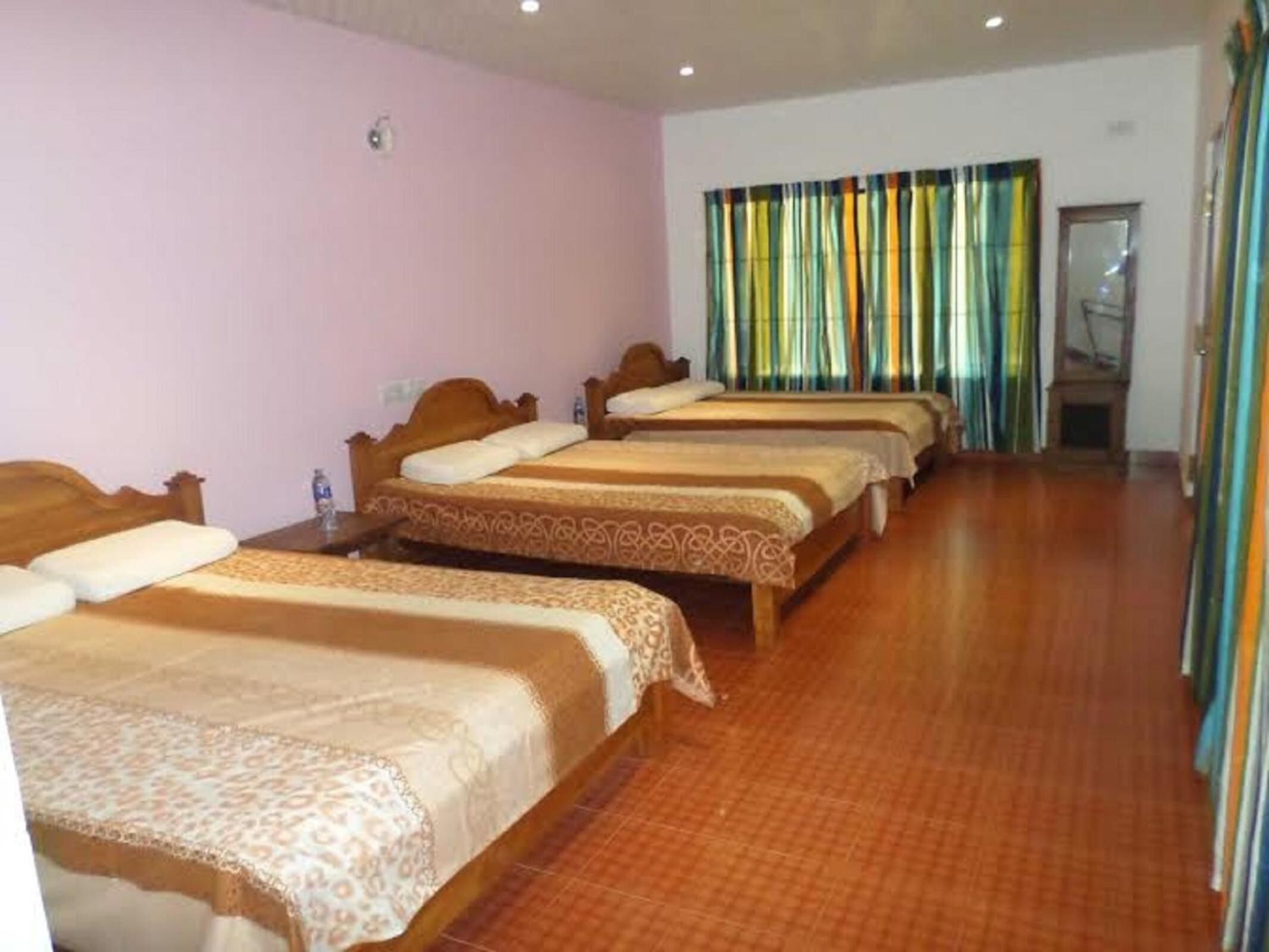 1 غرفة نوم ومكتب ومكواة/لوح كي وأسرّة قابلة للطي