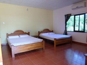 1 Schlafzimmer, Schreibtisch, Bügeleisen/Bügelbrett, Zustellbetten