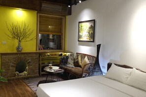 1 bedroom, desk, iron/ironing board - A Green Home (Hanoi)