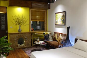 1 Schlafzimmer, Schreibtisch, Bügeleisen/Bügelbrett